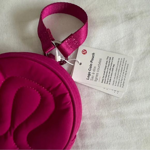 🆕🩷 Lululemon Logo Pouch Ripened Raspberry - Picture 2 of 6